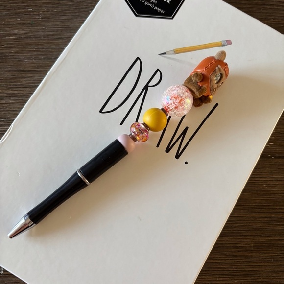 Disney Doorables: Star Wars: Wicket Warrick flocked handmade beaded pen - Picture 2 of 3